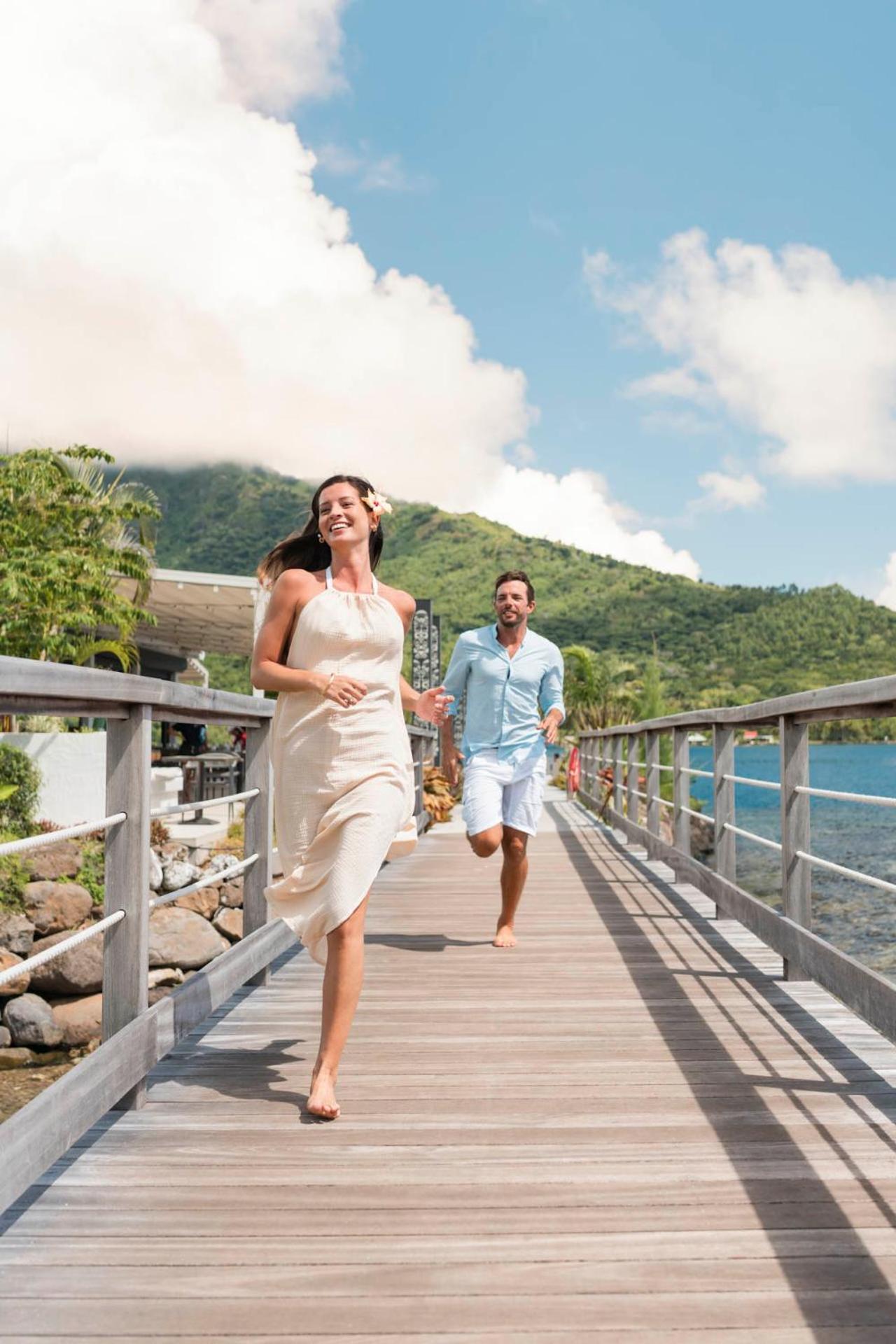 Cook'S Bay Hotel & Suites Paopao Luaran gambar