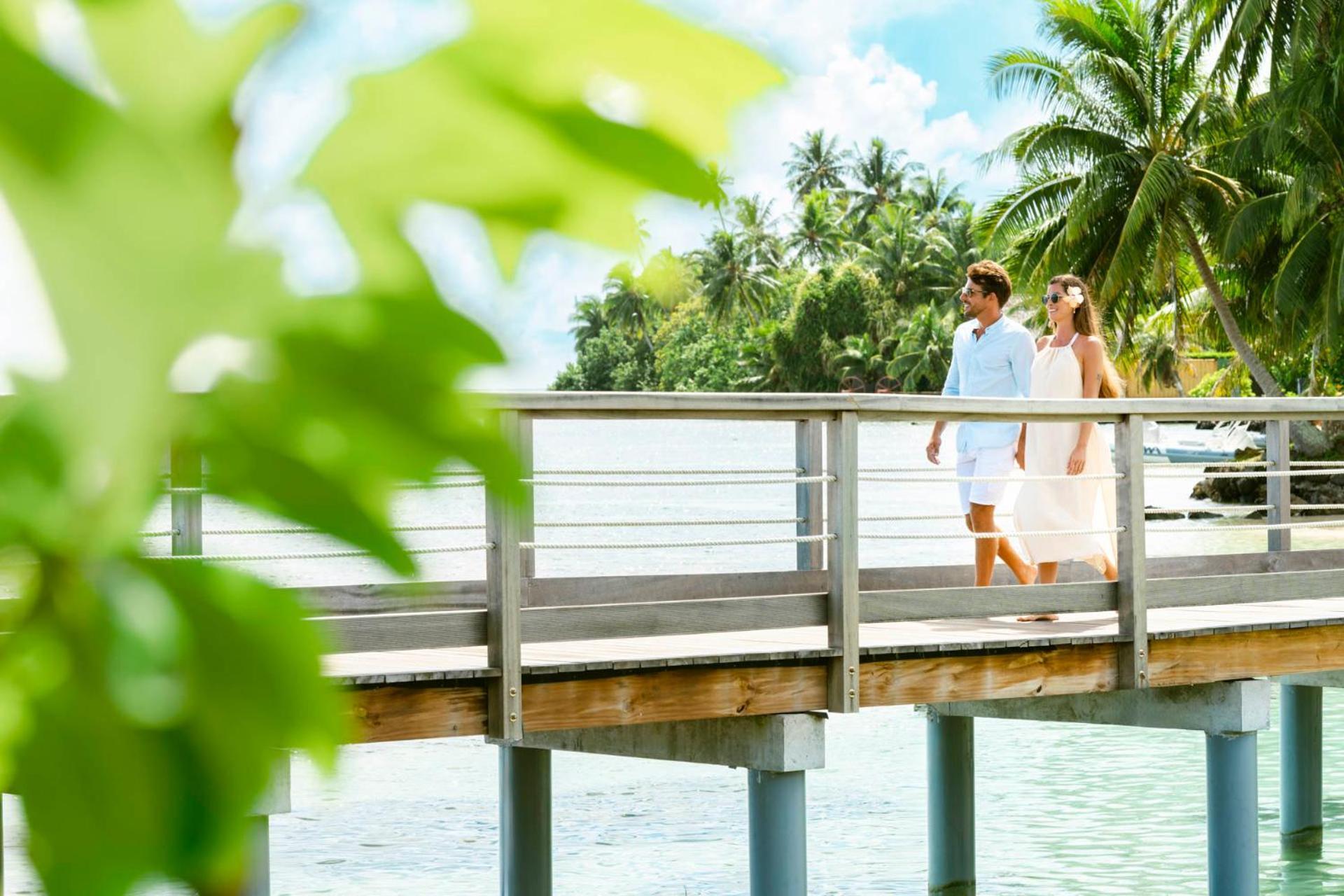 Cook'S Bay Hotel & Suites Paopao Luaran gambar