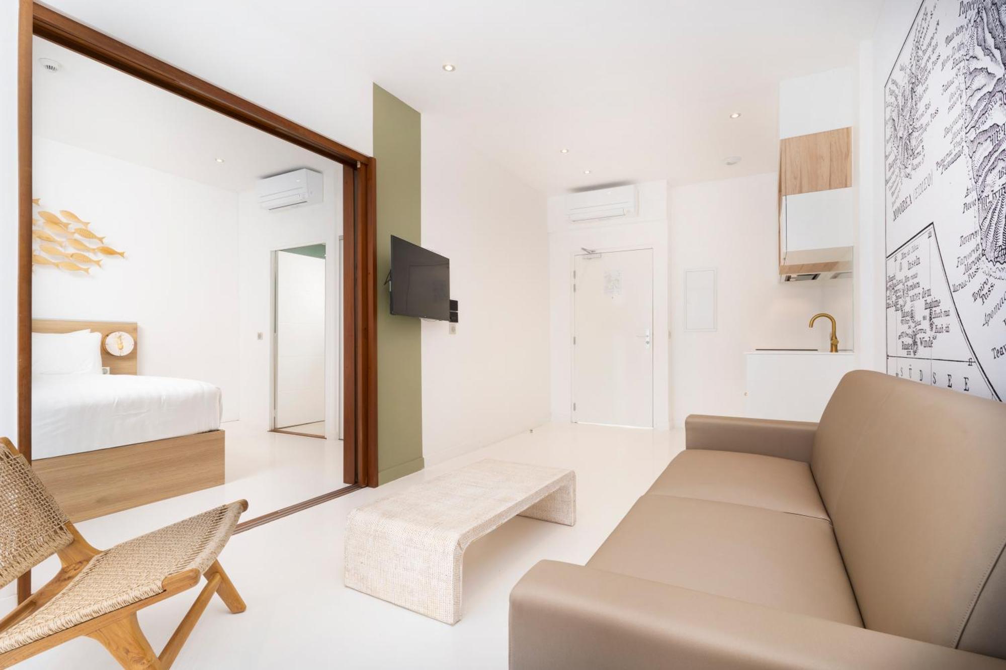 Cook'S Bay Hotel & Suites Paopao Luaran gambar
